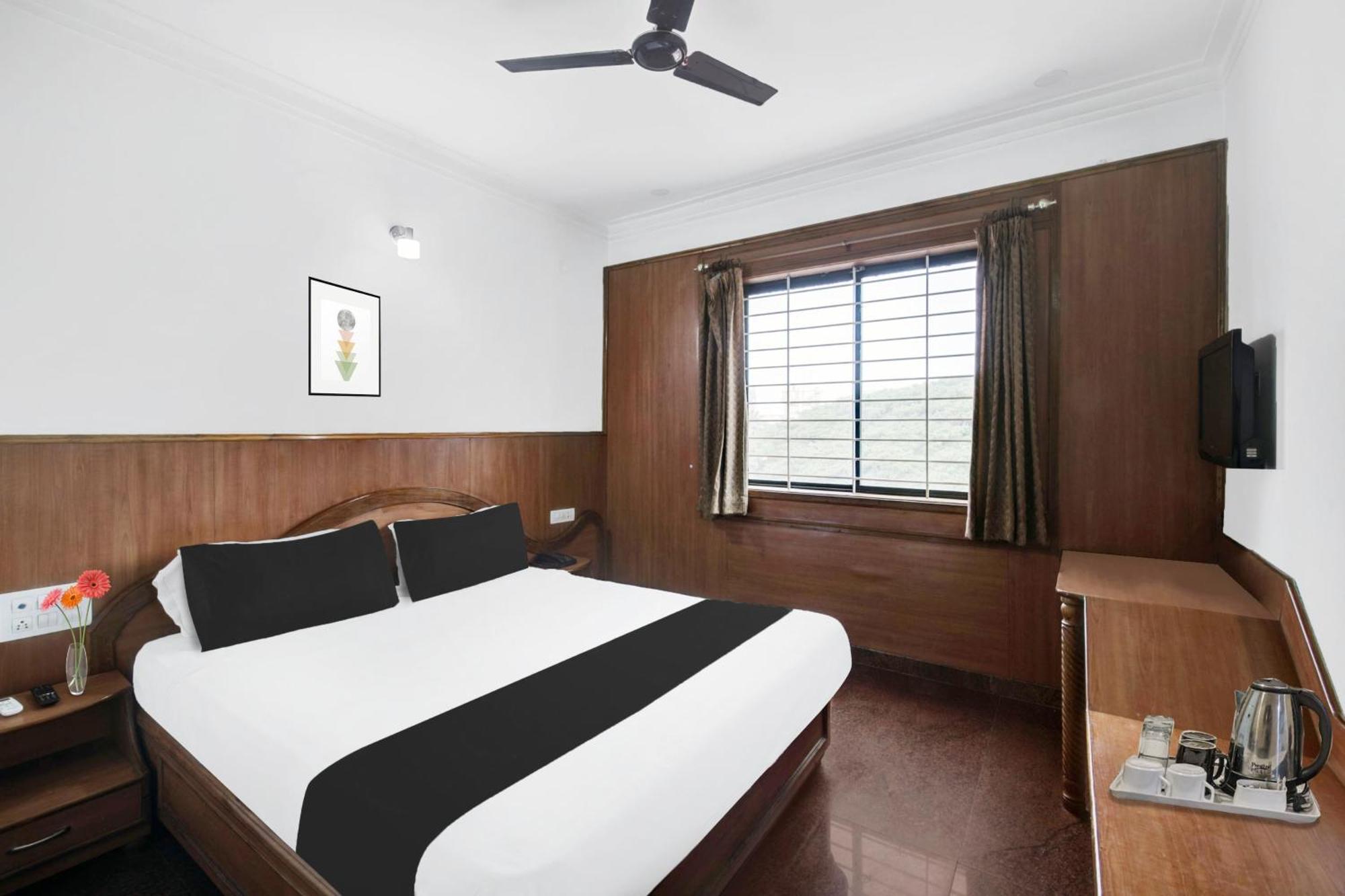 OYO 8646 Mahendra Hotel Mysore Exterior foto
