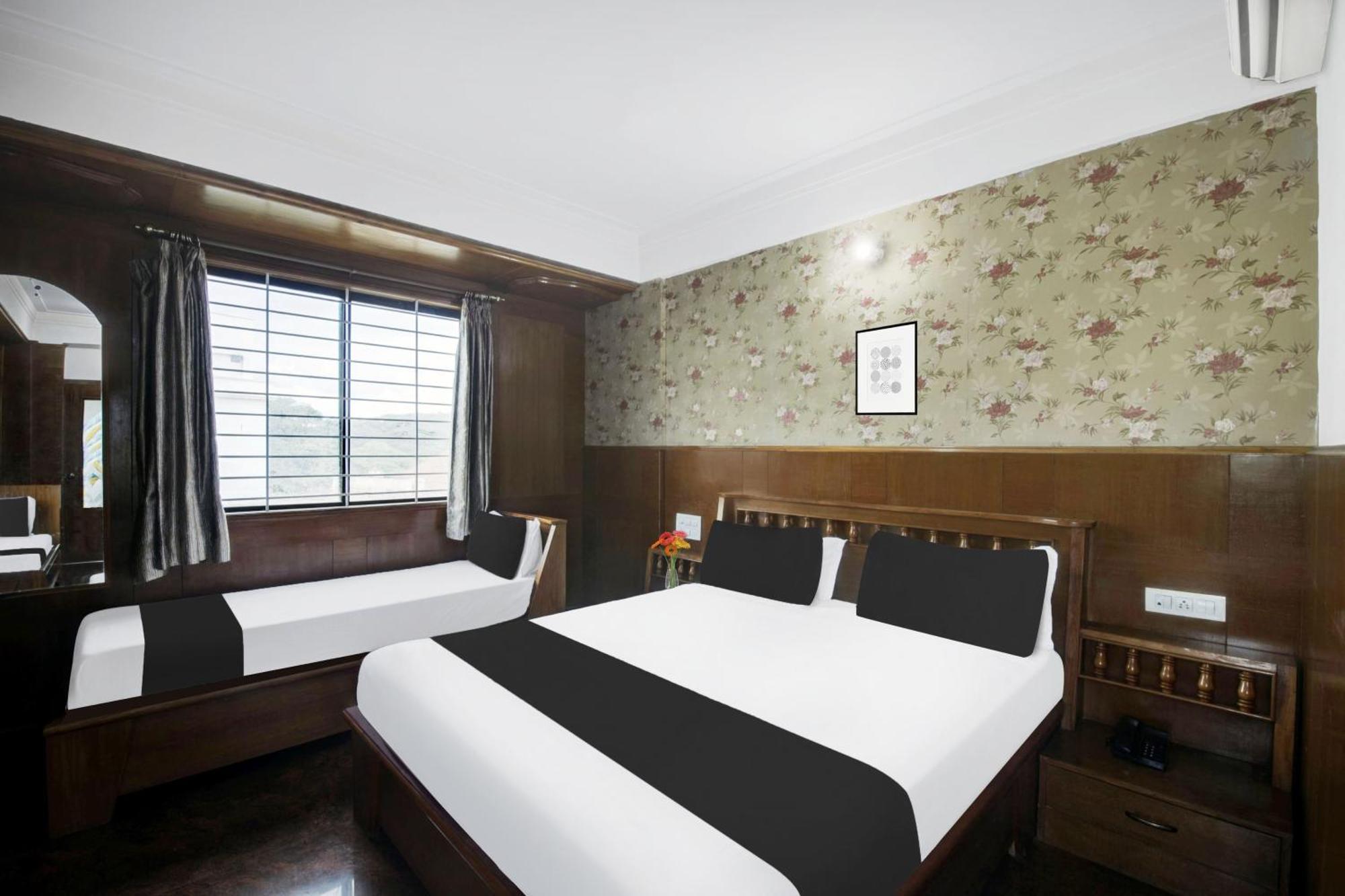 OYO 8646 Mahendra Hotel Mysore Exterior foto