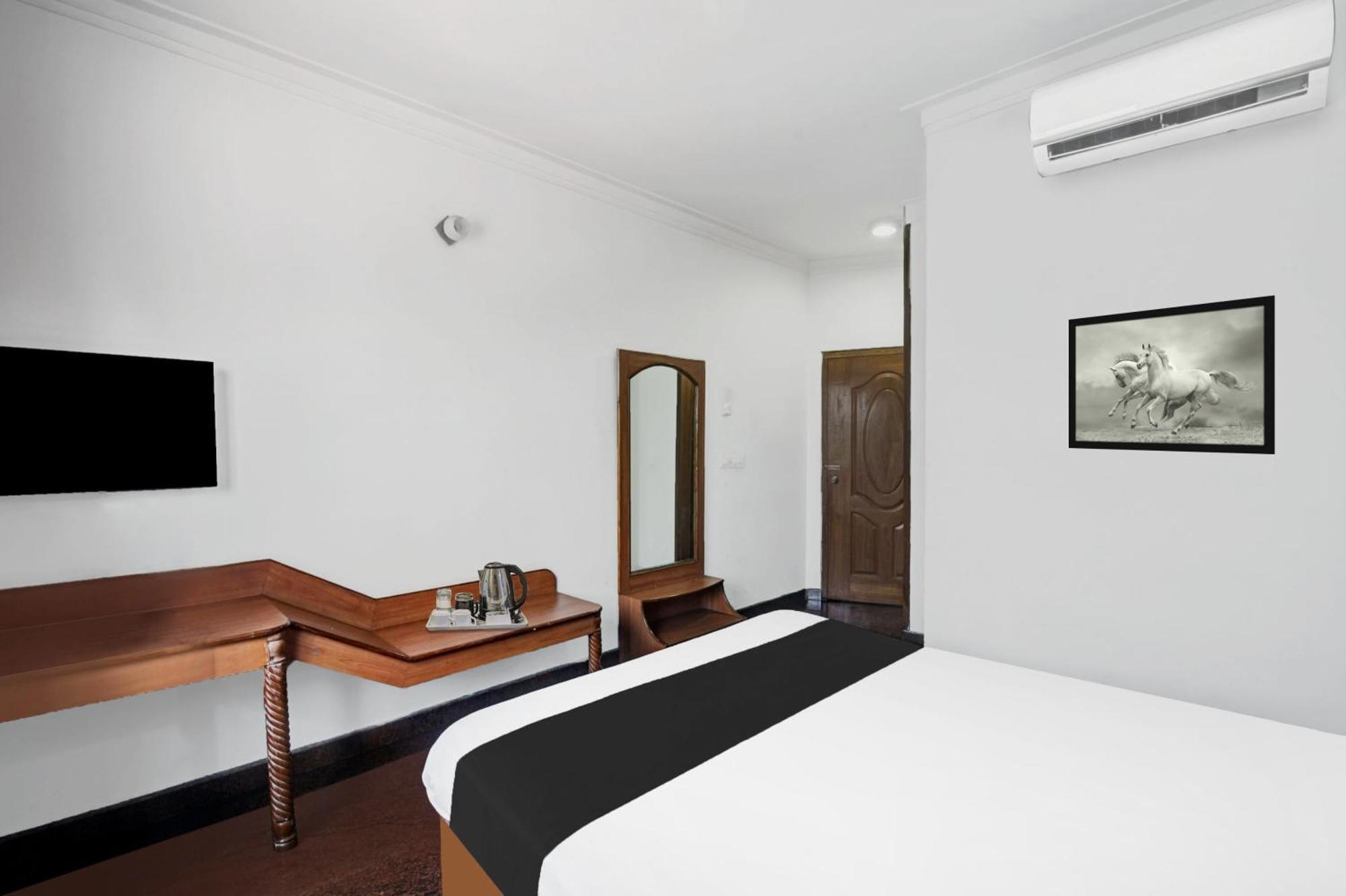 OYO 8646 Mahendra Hotel Mysore Exterior foto