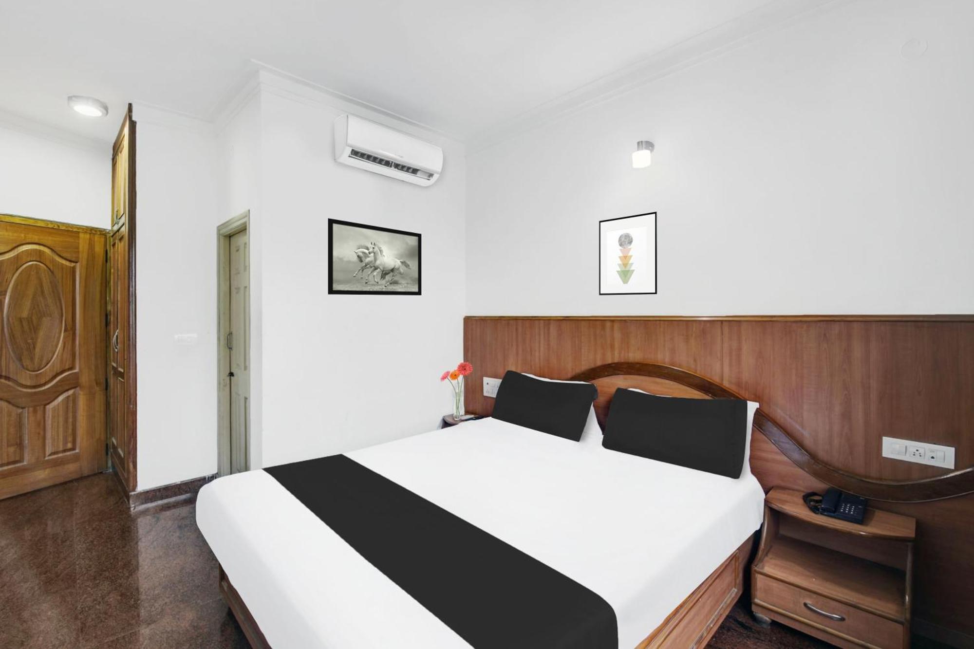 OYO 8646 Mahendra Hotel Mysore Exterior foto