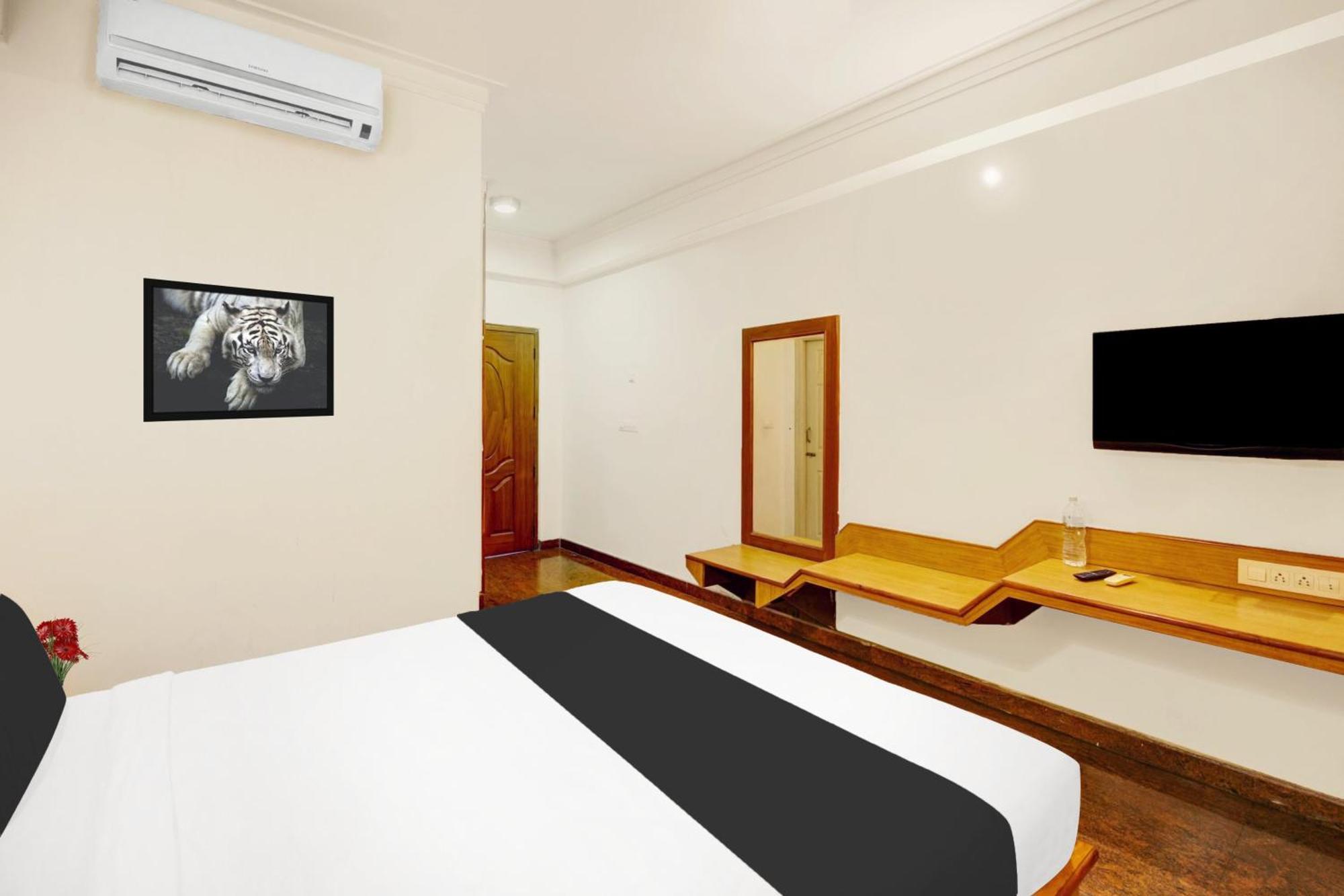 OYO 8646 Mahendra Hotel Mysore Exterior foto