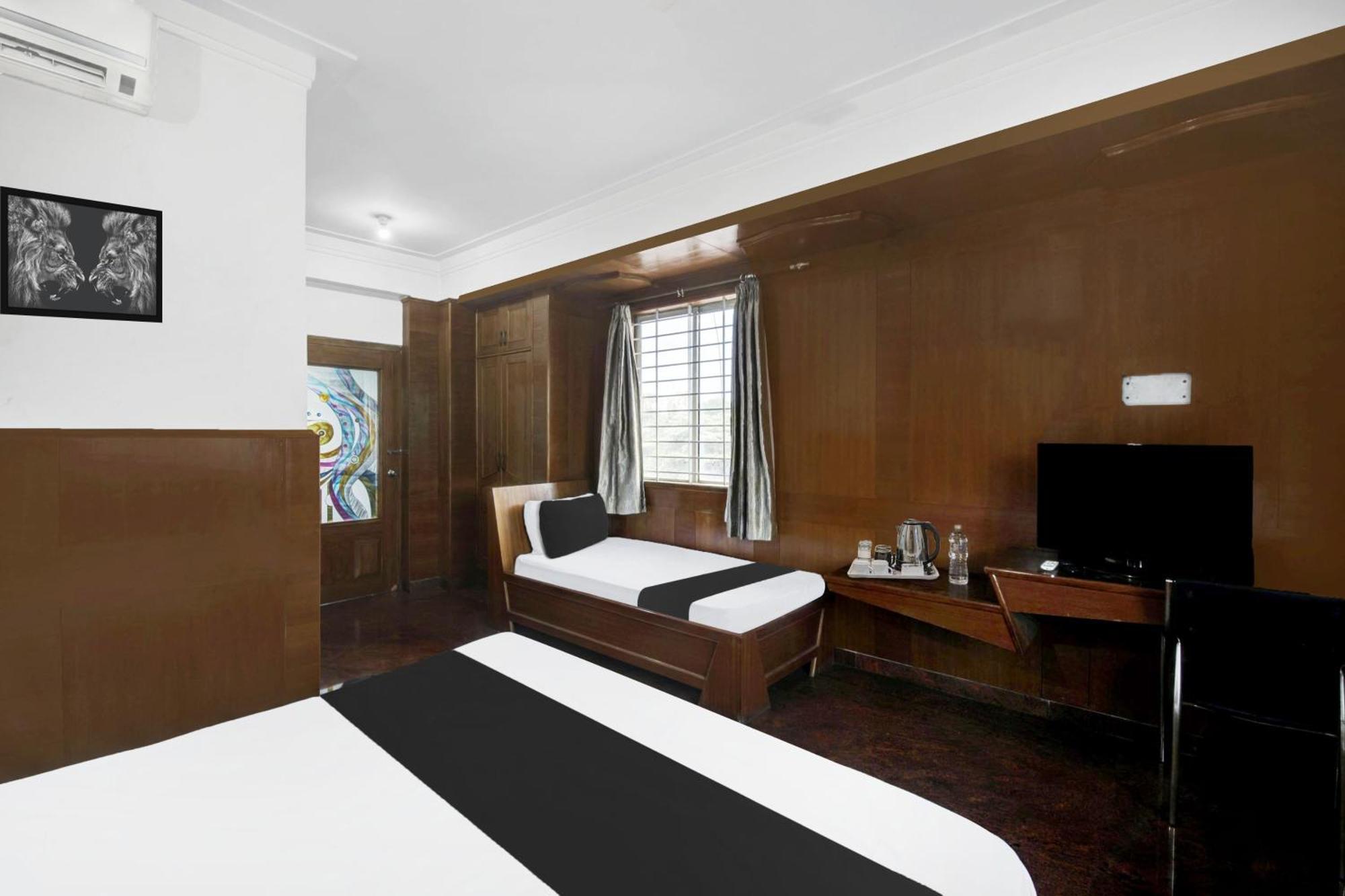 OYO 8646 Mahendra Hotel Mysore Exterior foto