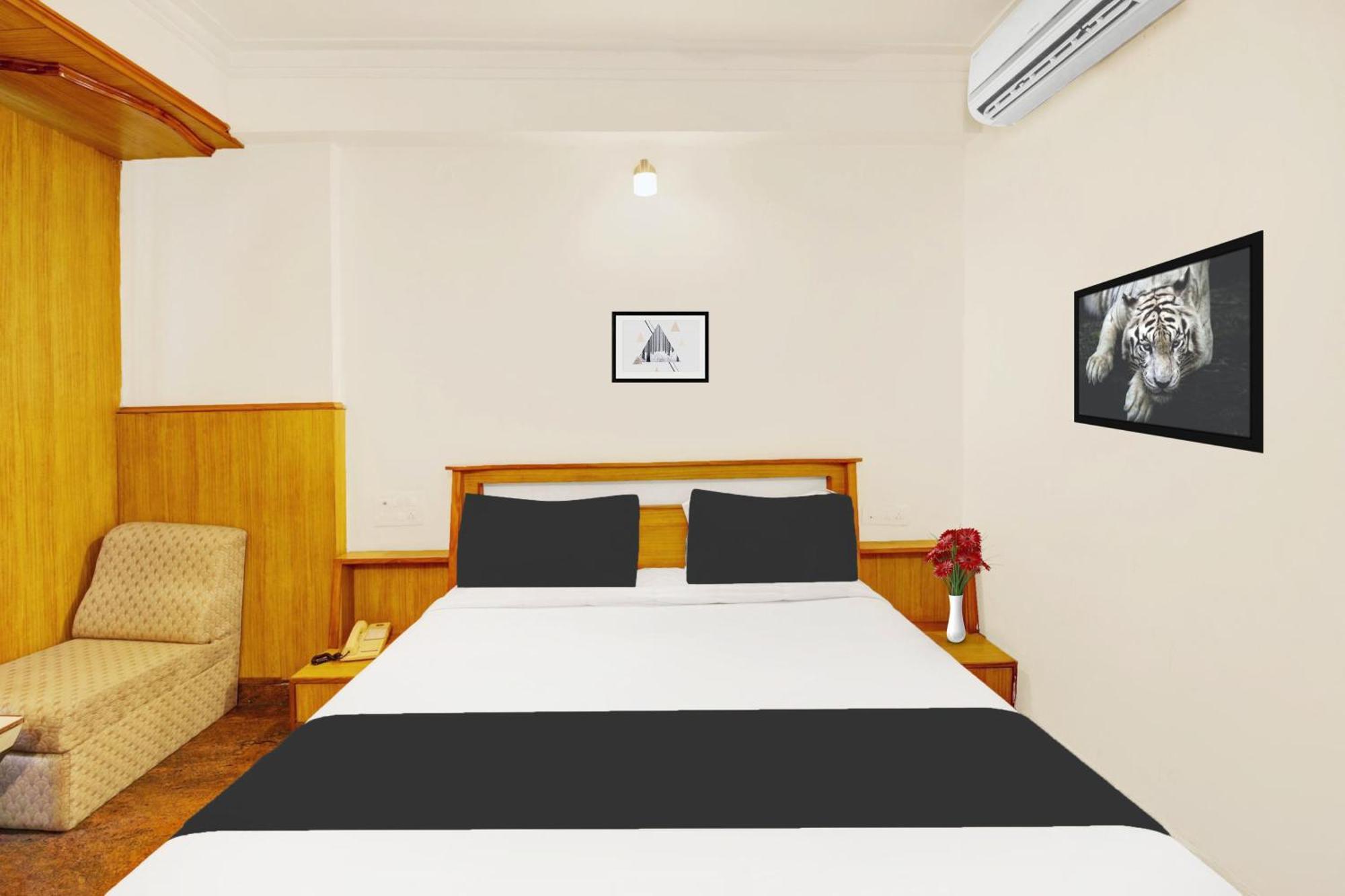 OYO 8646 Mahendra Hotel Mysore Exterior foto
